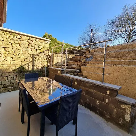 Gite Renove Au Calme Avec Jardin, Proche Sites Historiques De Et Commerces - Fr-1-585-78