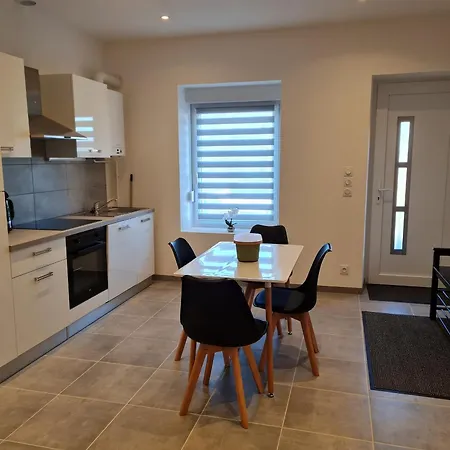 Montmédy, 3 Pièces, 6 Personnes - Fr-1-585-78 Hébergement de vacances *